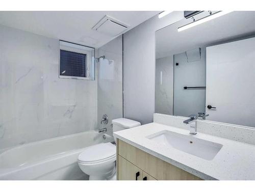 628 55 Street Se, Calgary, AB - Indoor Photo Showing Bathroom