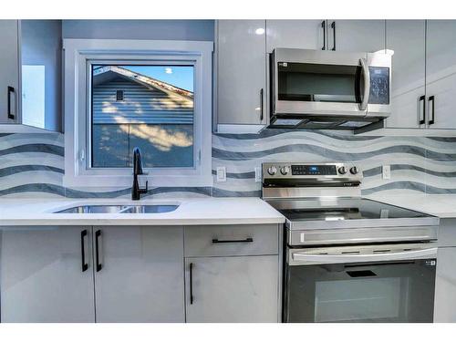 628 55 Street Se, Calgary, AB - Indoor Photo Showing Kitchen With Double Sink