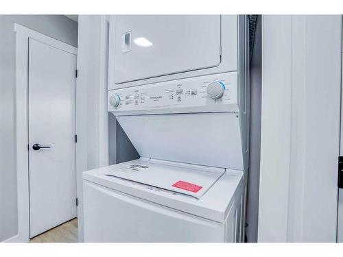 628 55 Street Se, Calgary, AB - Indoor Photo Showing Laundry Room