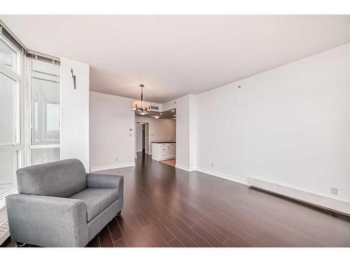 1706-77 Spruce Place Sw, Calgary, AB - Indoor Photo Showing Living Room