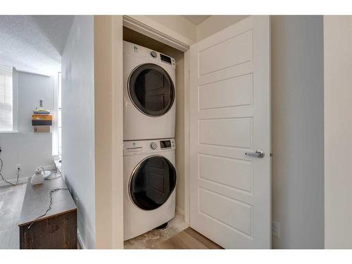 422 Cranbrook Square Se, Calgary, AB - Indoor Photo Showing Laundry Room