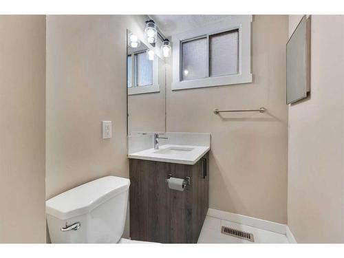 103 Pineson Place Ne, Calgary, AB - Indoor Photo Showing Bathroom