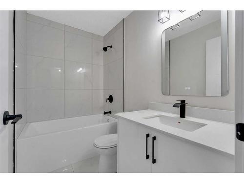 37-195 Manora Place Ne, Calgary, AB - Indoor Photo Showing Bathroom