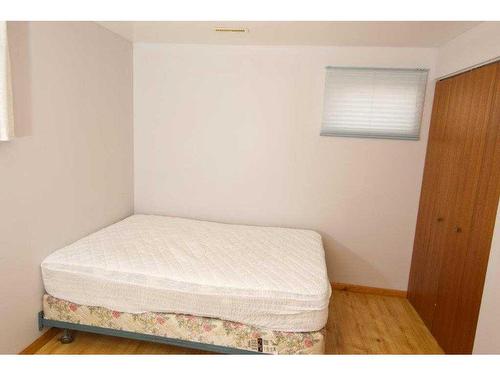 201 Elisnore Avenue, Standard, AB - Indoor Photo Showing Bedroom