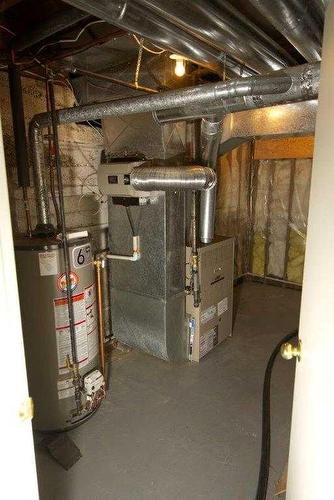 201 Elisnore Avenue, Standard, AB - Indoor Photo Showing Basement