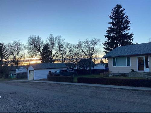 201 Elisnore Avenue, Standard, AB - Outdoor