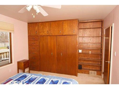 201 Elisnore Avenue, Standard, AB - Indoor Photo Showing Bedroom