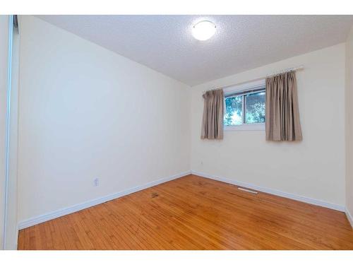 2403 54 Avenue Sw, Calgary, AB - Indoor Photo Showing Other Room