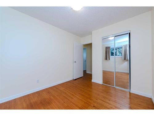 2403 54 Avenue Sw, Calgary, AB - Indoor Photo Showing Other Room