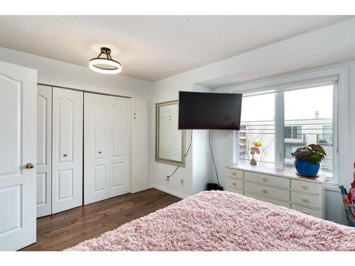 1409 22 Avenue Sw, Calgary, AB - Indoor Photo Showing Bedroom