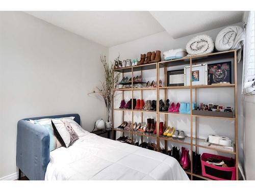 1409 22 Avenue Sw, Calgary, AB - Indoor Photo Showing Bedroom