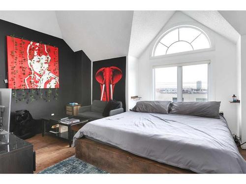 1409 22 Avenue Sw, Calgary, AB - Indoor Photo Showing Bedroom