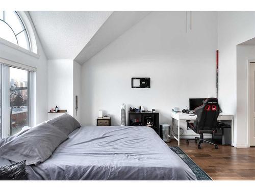 1409 22 Avenue Sw, Calgary, AB - Indoor Photo Showing Bedroom