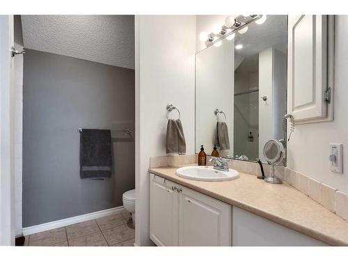 1409 22 Avenue Sw, Calgary, AB - Indoor Photo Showing Bathroom