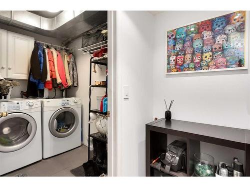 1409 22 Avenue Sw, Calgary, AB - Indoor Photo Showing Laundry Room