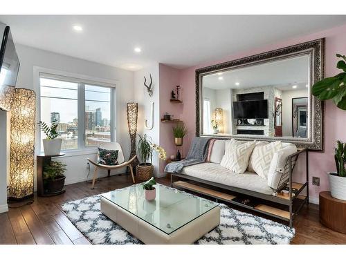 1409 22 Avenue Sw, Calgary, AB - Indoor Photo Showing Living Room