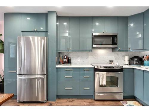 1409 22 Avenue Sw, Calgary, AB - Indoor Photo Showing Kitchen With Upgraded Kitchen