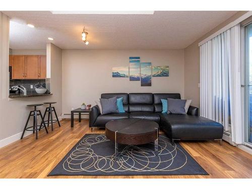 9-122 Village Heights Sw, Calgary, AB - Indoor Photo Showing Living Room