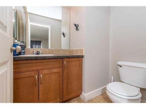 9-122 Village Heights Sw, Calgary, AB - Indoor Photo Showing Bathroom