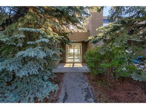 9-122 Village Heights Sw, Calgary, AB - Outdoor