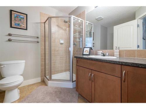 9-122 Village Heights Sw, Calgary, AB - Indoor Photo Showing Bathroom