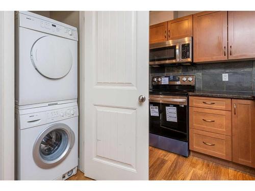 9-122 Village Heights Sw, Calgary, AB - Indoor Photo Showing Laundry Room