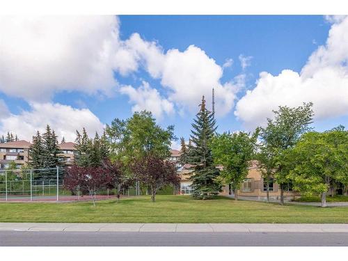 9-122 Village Heights Sw, Calgary, AB - Outdoor With View