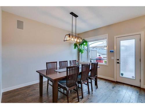 25 Willow Close, Cochrane, AB - Indoor Photo Showing Dining Room