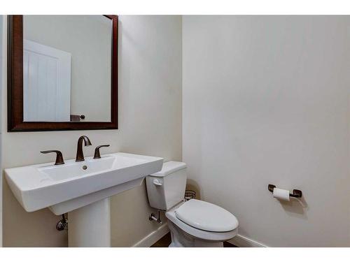 25 Willow Close, Cochrane, AB - Indoor Photo Showing Bathroom