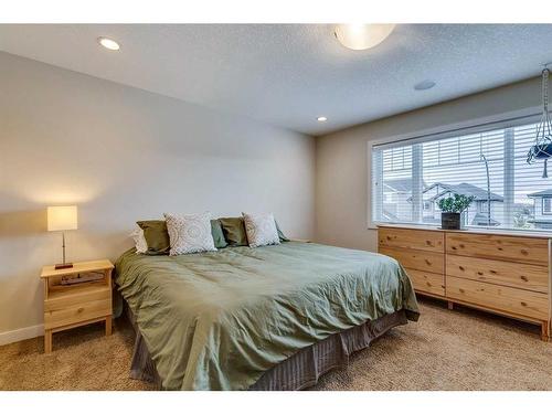 25 Willow Close, Cochrane, AB - Indoor Photo Showing Bedroom