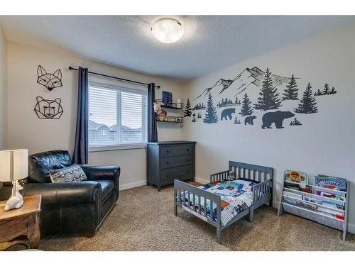 25 Willow Close, Cochrane, AB - Indoor Photo Showing Bedroom