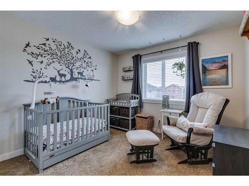 25 Willow Close, Cochrane, AB - Indoor Photo Showing Bedroom