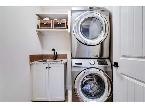 25 Willow Close, Cochrane, AB - Indoor Photo Showing Laundry Room