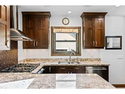 2415 1 Street Nw, Calgary, AB - Indoor Photo Showing Kitchen With Double Sink With Upgraded Kitchen