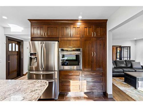 2415 1 Street Nw, Calgary, AB - Indoor Photo Showing Kitchen