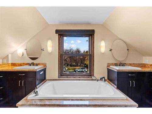 2415 1 Street Nw, Calgary, AB - Indoor Photo Showing Bathroom