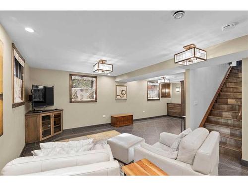 2415 1 Street Nw, Calgary, AB - Indoor Photo Showing Living Room