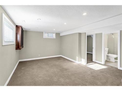 2299 Flanders Avenue Sw, Calgary, AB - Indoor