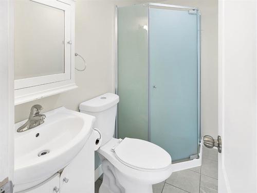 2299 Flanders Avenue Sw, Calgary, AB - Indoor Photo Showing Bathroom