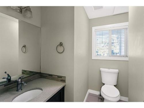 2299 Flanders Avenue Sw, Calgary, AB - Indoor Photo Showing Bathroom