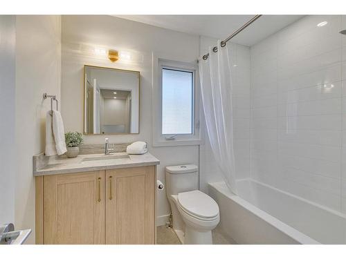 10727 Willowfern Drive Se, Calgary, AB - Indoor Photo Showing Bathroom