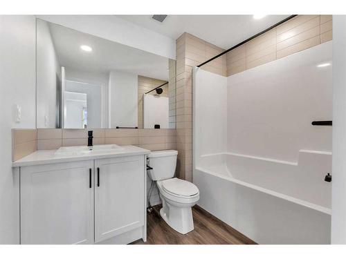 2206-350 Livingston Common Ne, Calgary, AB - Indoor Photo Showing Bathroom