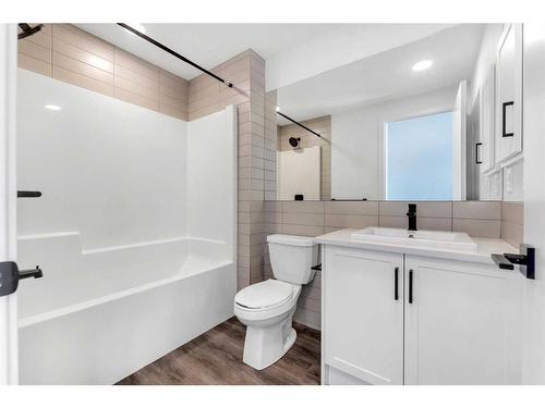 2206-350 Livingston Common Ne, Calgary, AB - Indoor Photo Showing Bathroom