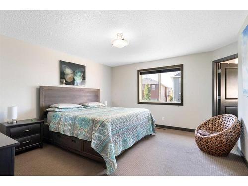 15 Cougar Ridge Manor Sw, Calgary, AB - Indoor Photo Showing Bedroom