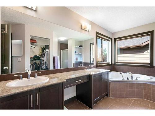 15 Cougar Ridge Manor Sw, Calgary, AB - Indoor Photo Showing Bathroom