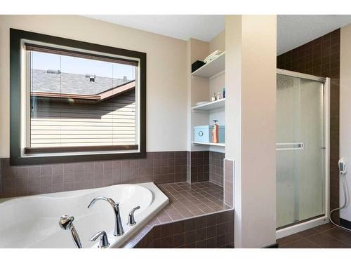 15 Cougar Ridge Manor Sw, Calgary, AB - Indoor Photo Showing Bathroom