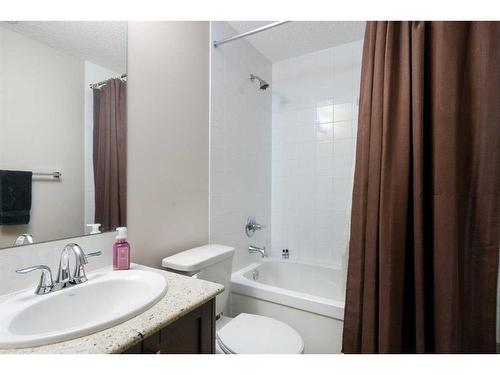 15 Cougar Ridge Manor Sw, Calgary, AB - Indoor Photo Showing Bathroom