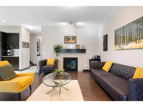 15 Cougar Ridge Manor Sw, Calgary, AB - Indoor Photo Showing Living Room