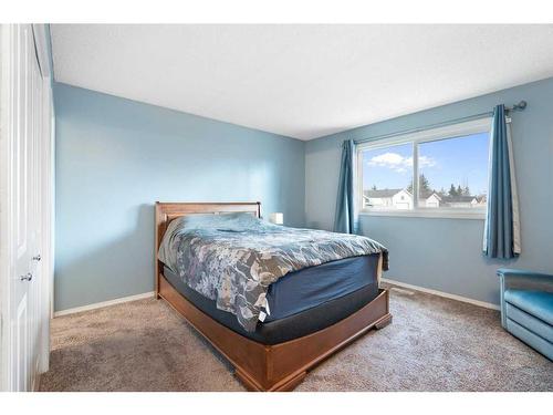 95 Rundleson Way Ne, Calgary, AB - Indoor Photo Showing Bedroom