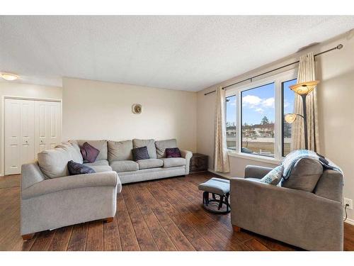 95 Rundleson Way Ne, Calgary, AB - Indoor Photo Showing Living Room